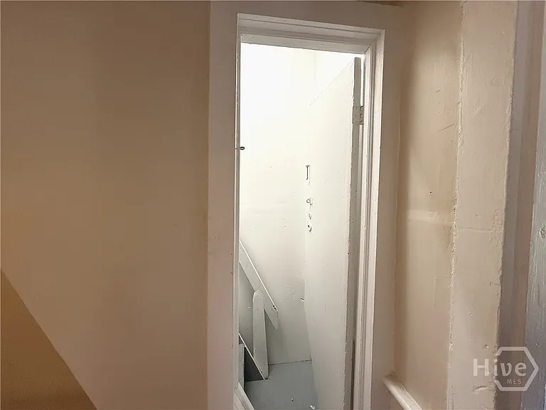 218 W Anderson St #UPPER — Photo 56