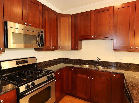 3rd image of 1724 W Belmont Ave #5
