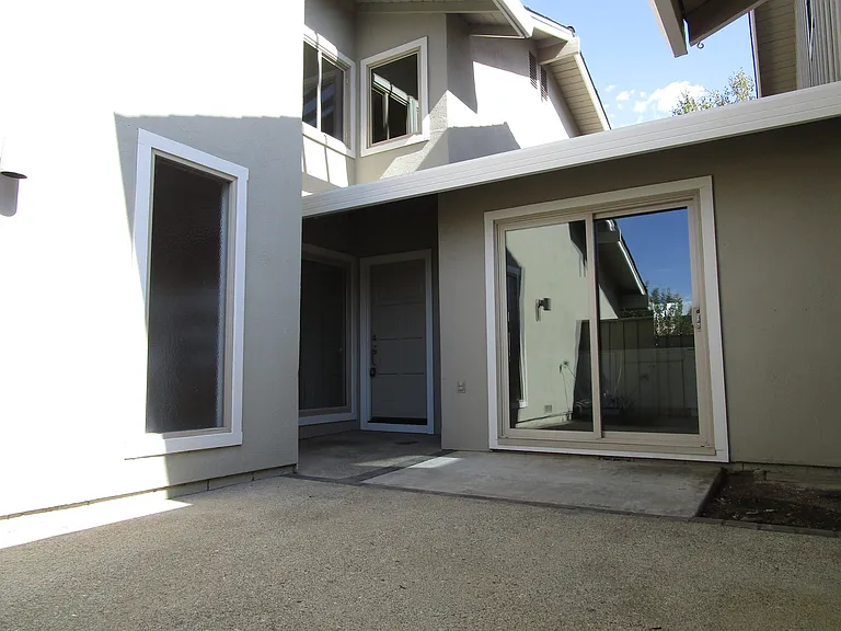 135 Donnas Ln — Photo 2