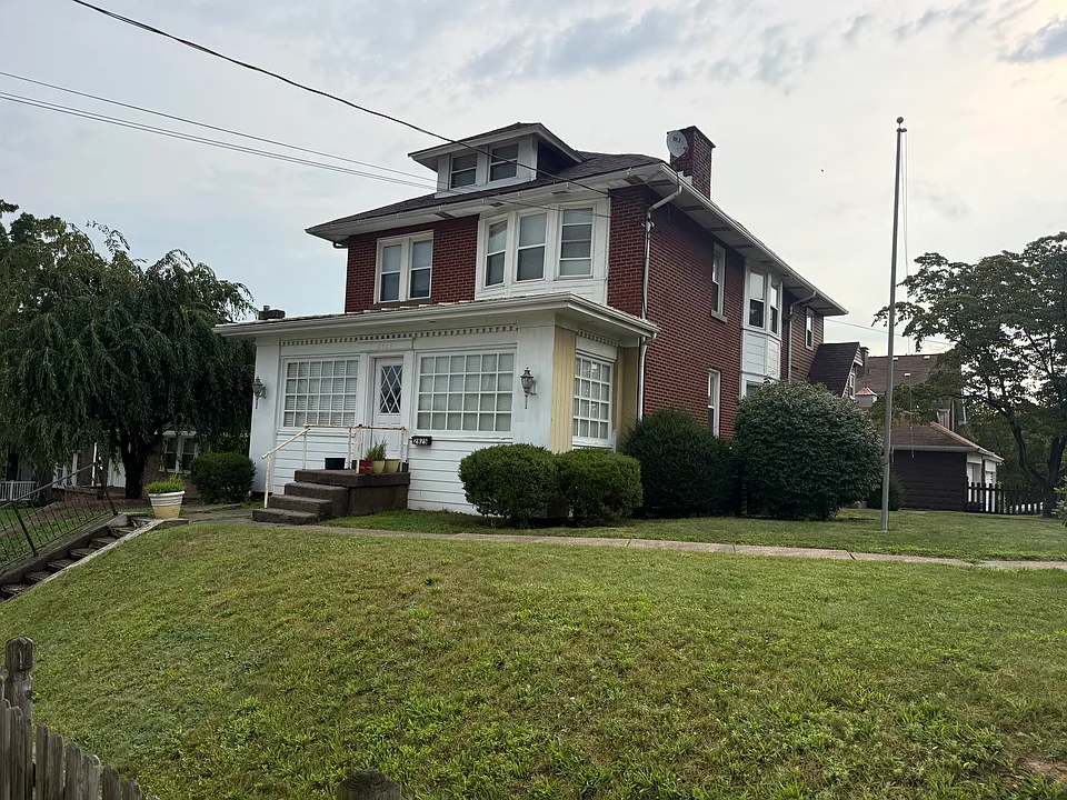 2925 Main St #1