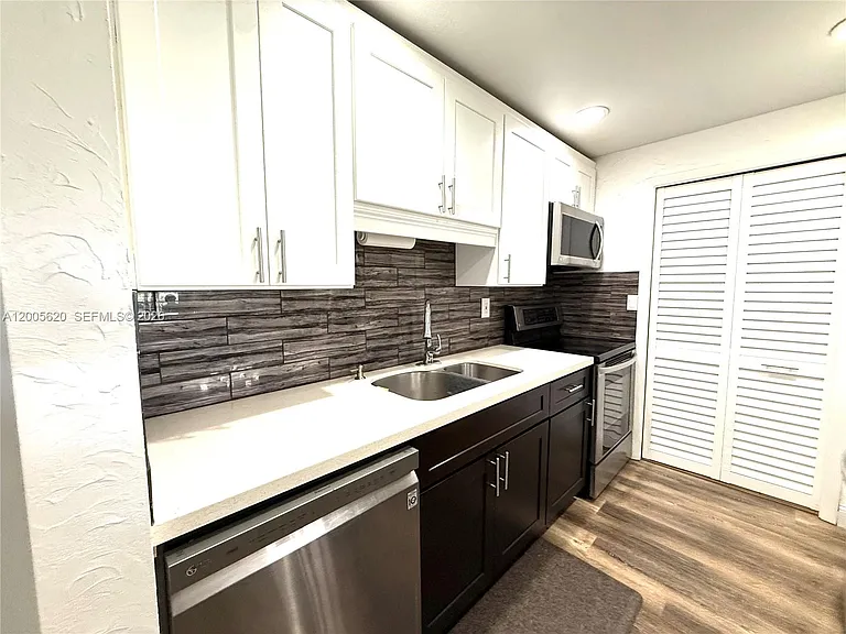 230 Lakeview Dr #307 — Photo 7