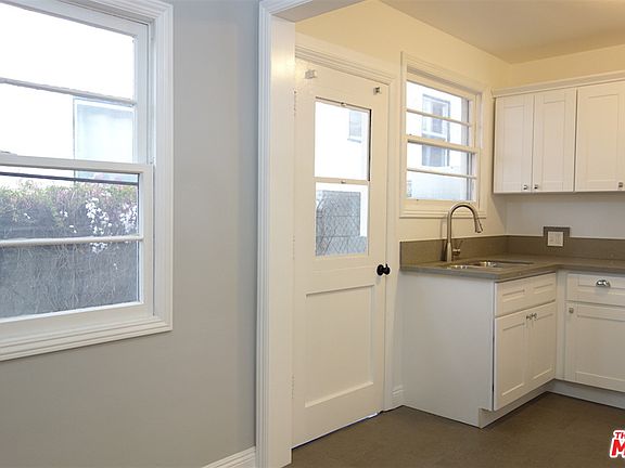 4th image of 834 N Coronado St #1/2