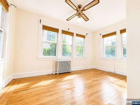 5th image of 949 Garrison Ave