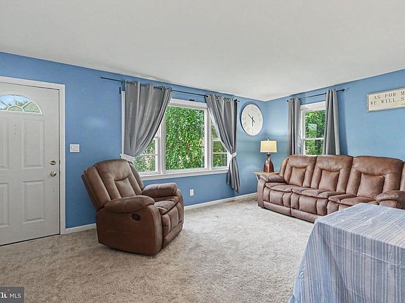 5th image of 653 Hillside Ave