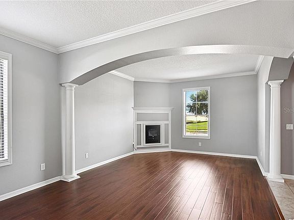 5th image of 651 Woods Landing Dr