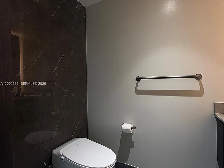 20 NE 11th St #5303 — Photo 3