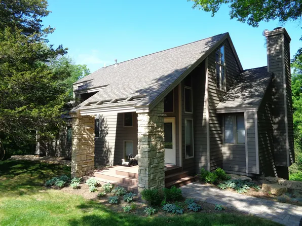 5 Knoll Ct, Galena, IL 61036