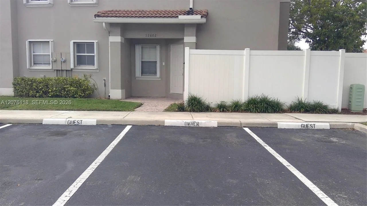 3 bed, 2.5 bath, 1547 sqft, $2,800 — Photo 3