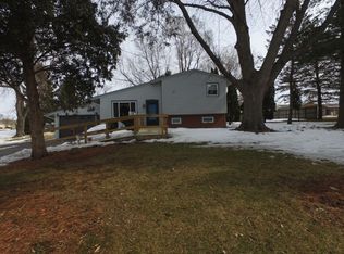 215 S East St, Capron, IL 61012
