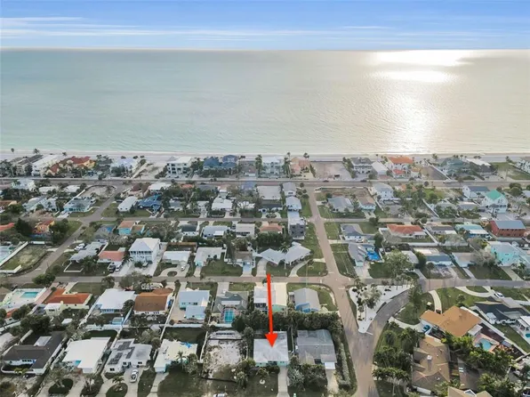 15812 3rd St E, Redington Beach, FL 33708