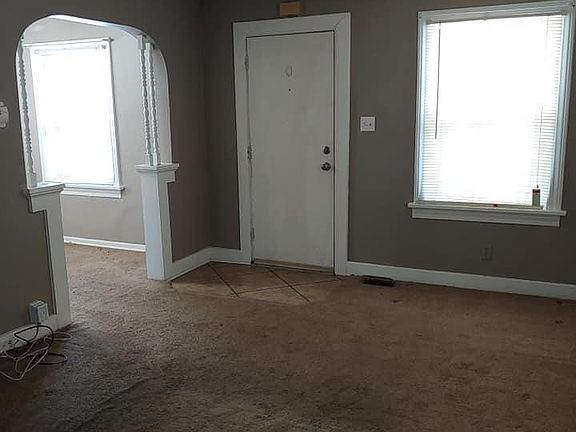 4th image of 4036 Farnham Ave