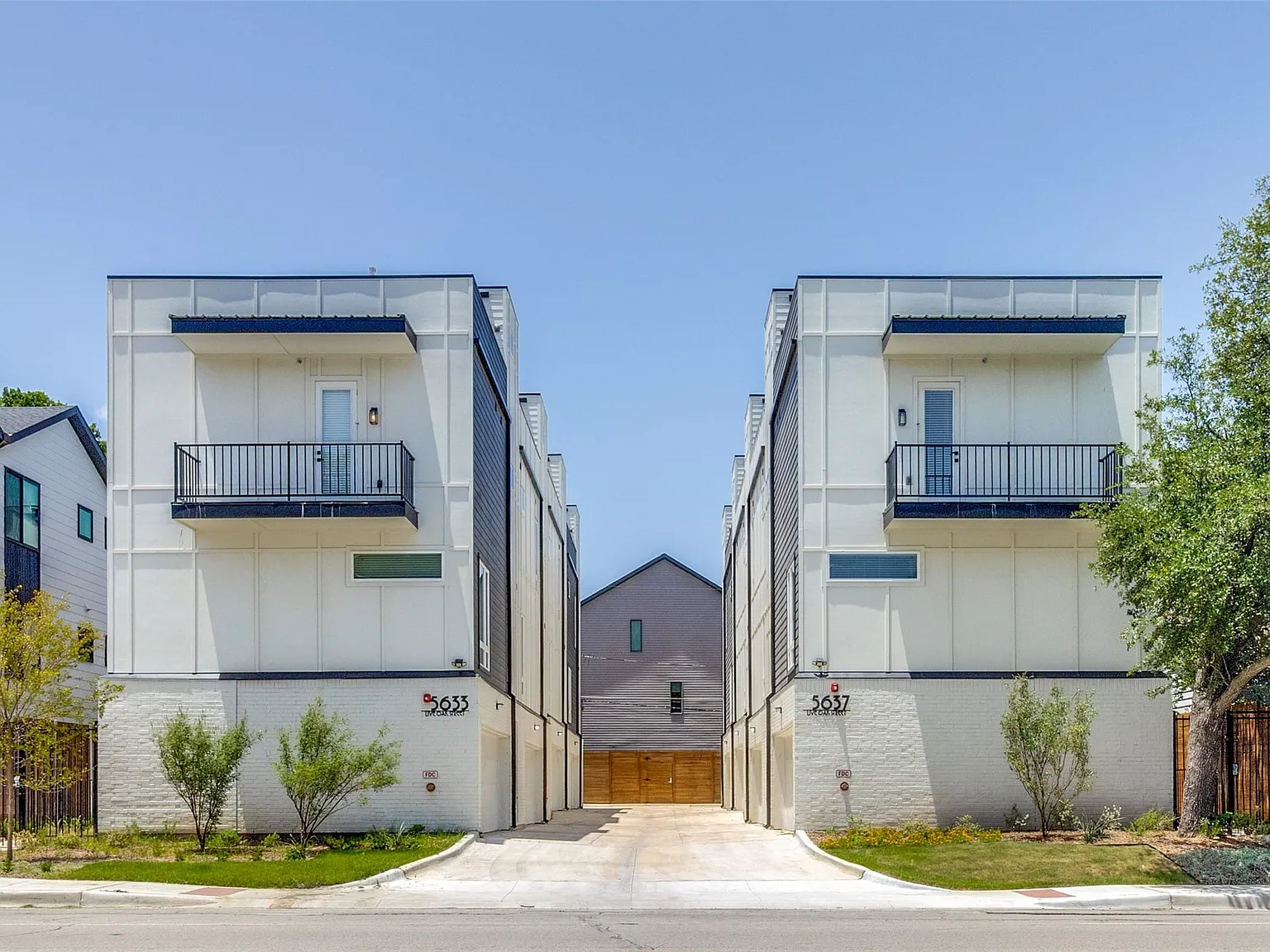 2 bed, 2.5 bath, 1533 sqft, $3,400 — Photo 2