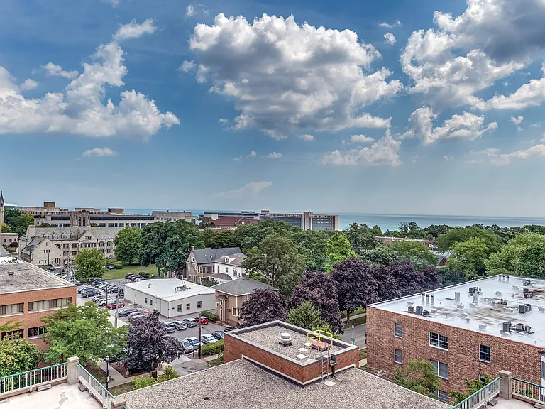 Evanston Place — Photo 17
