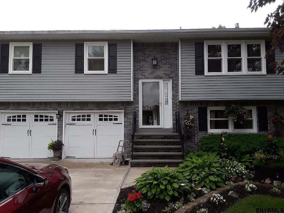 1st image of 4 Pinewood Dr