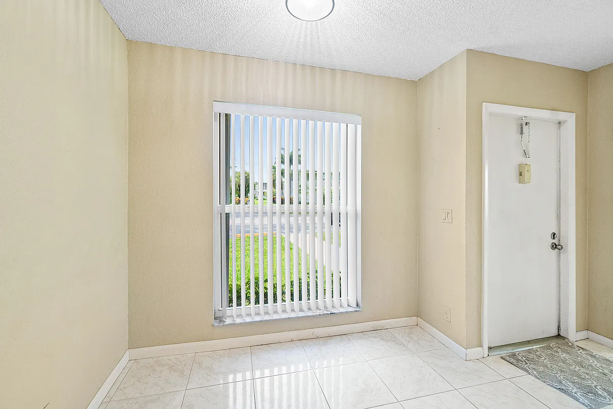 Building Photo - 1641 NW 19th Ter #46-A