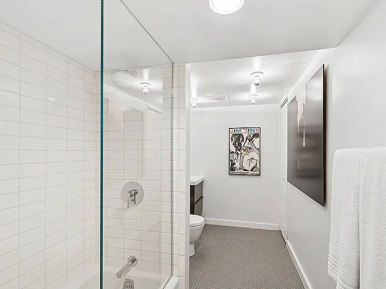110 S Fairview Ave — Photo 12