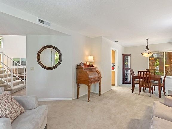 5th image of 1459 New England Ct