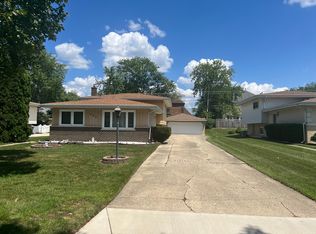 757 N Willow Rd, Elmhurst, IL 60126