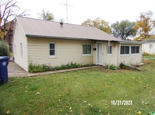 610 11th St, Hawarden, IA 51023