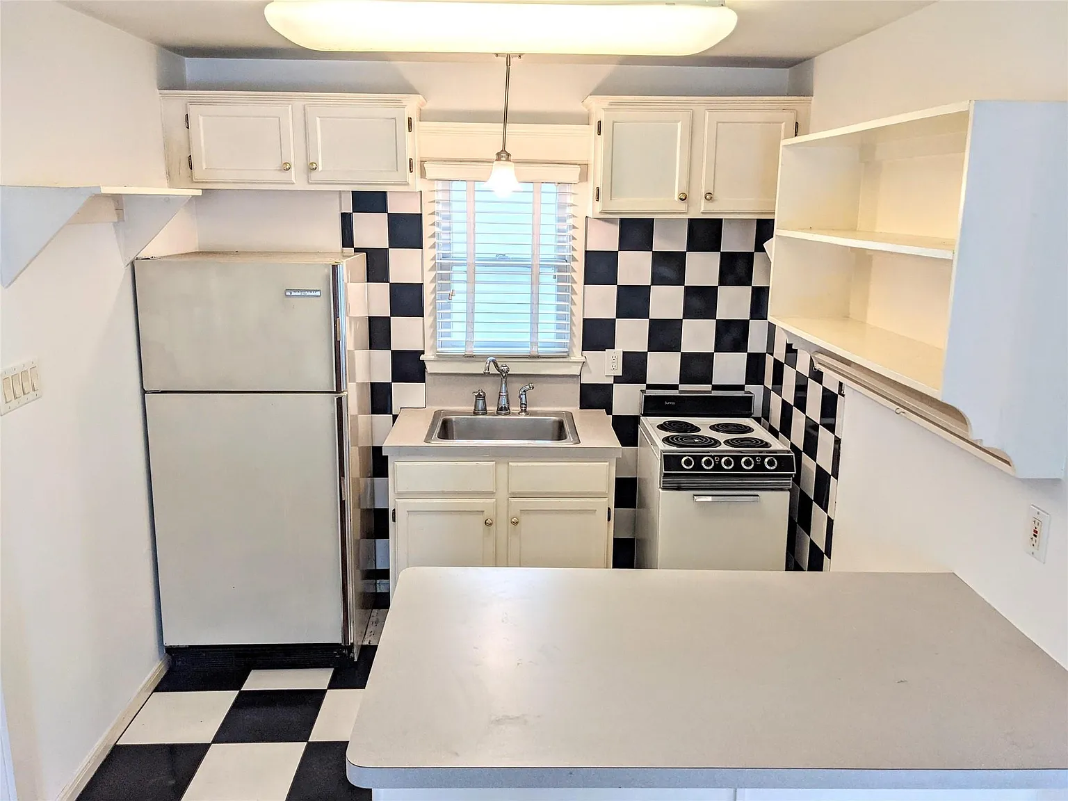 1 bed, 1.0 bath, 720 sqft, $1,300 — Photo 3