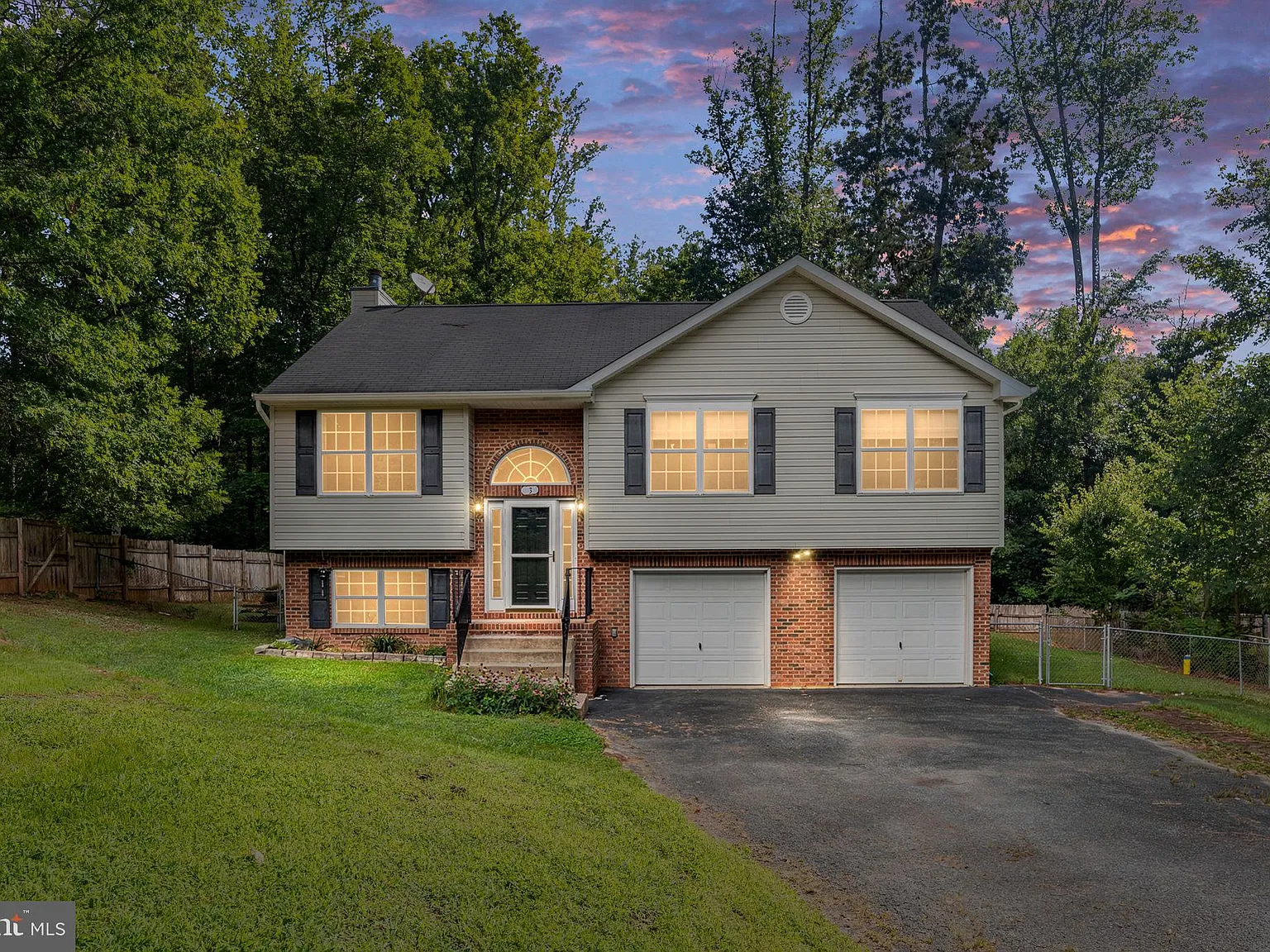 4 bed, 2.5 bath, 1738 sqft, $3,000 — Photo 2