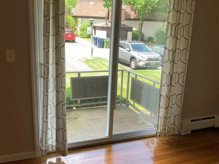 10 Oxford Dr #10 — Photo 10