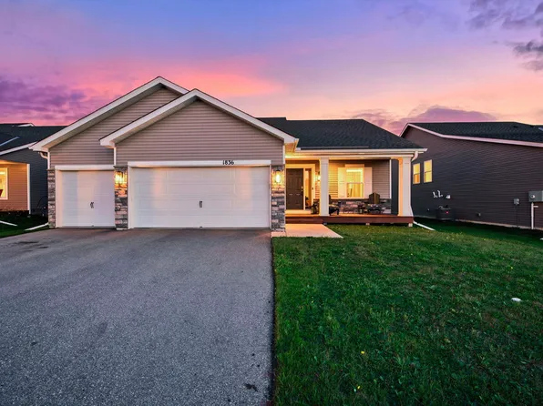 1836 Fields Dr, Carver, MN 55315