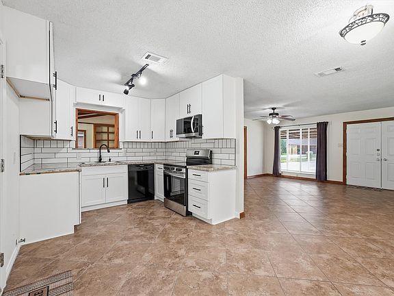 3rd image of 1305 Denison Ave