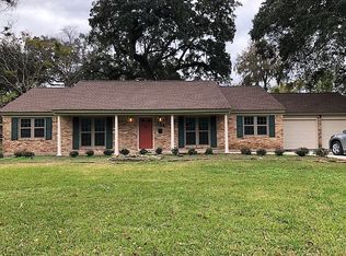 104 Persimmon St, Lake Jackson, TX 77566