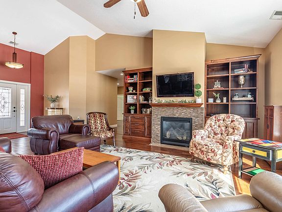 4th image of 26922 Grand View Rd