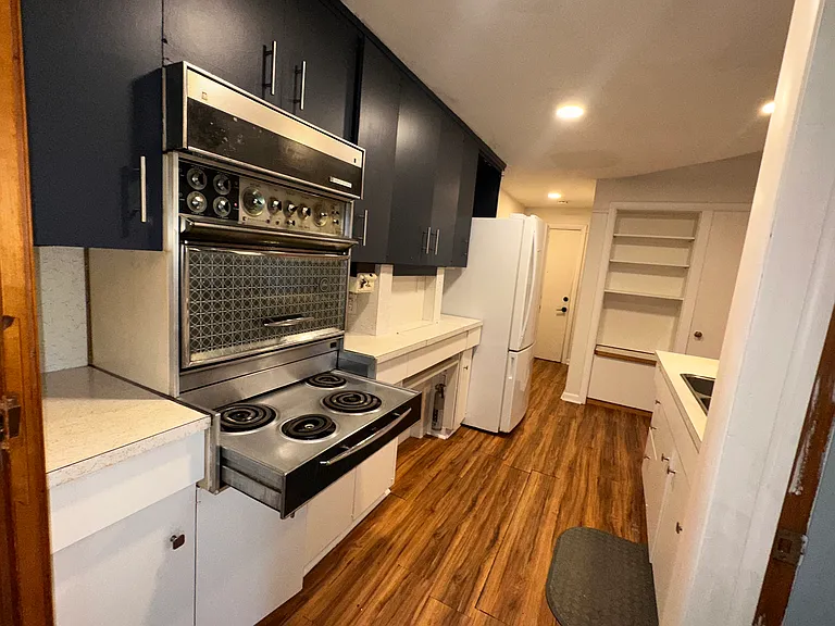 16 Adams St #1R — Photo 4