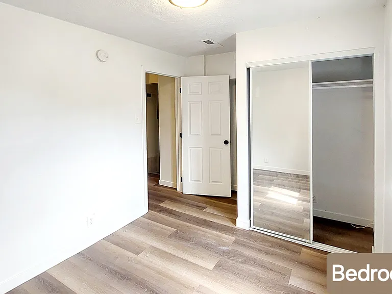 715 E Parker Ln #4 — Photo 8
