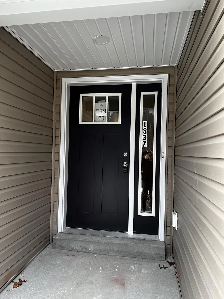 Front Porch - 1337-9 Tilghman St