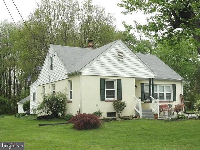 1st image of 8 Woodside Dr