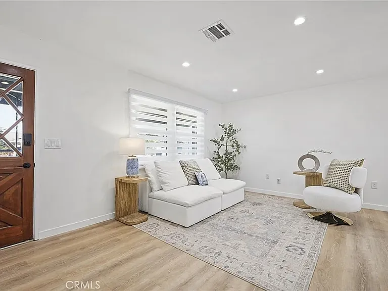 3 bed, 1300 sqft, $4,400 — Photo 4