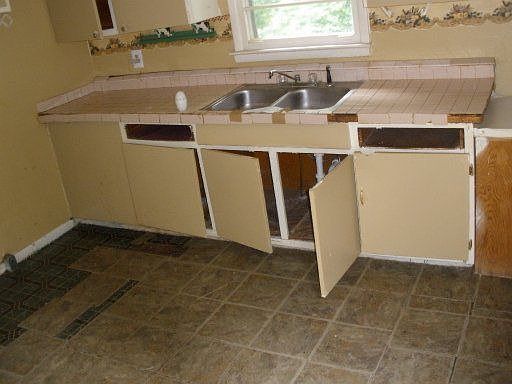 5th image of 2637 Vucrest Ave