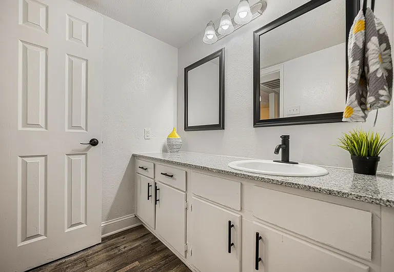 The Pinnacle Apartments — Photo 28