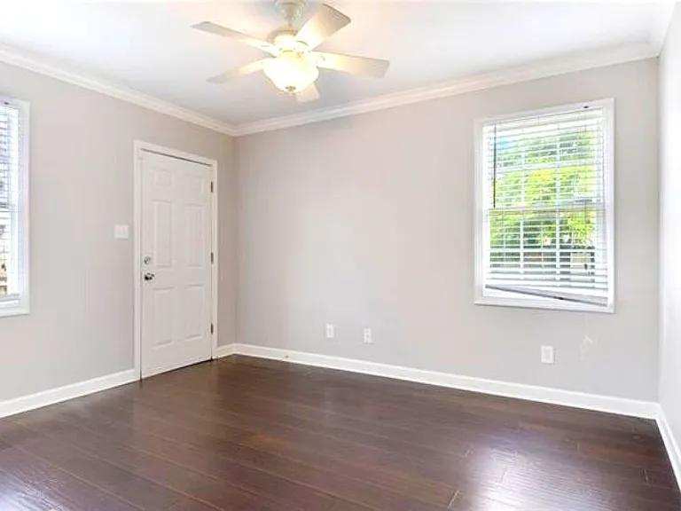 4909 S Claiborne Ave — Photo 9