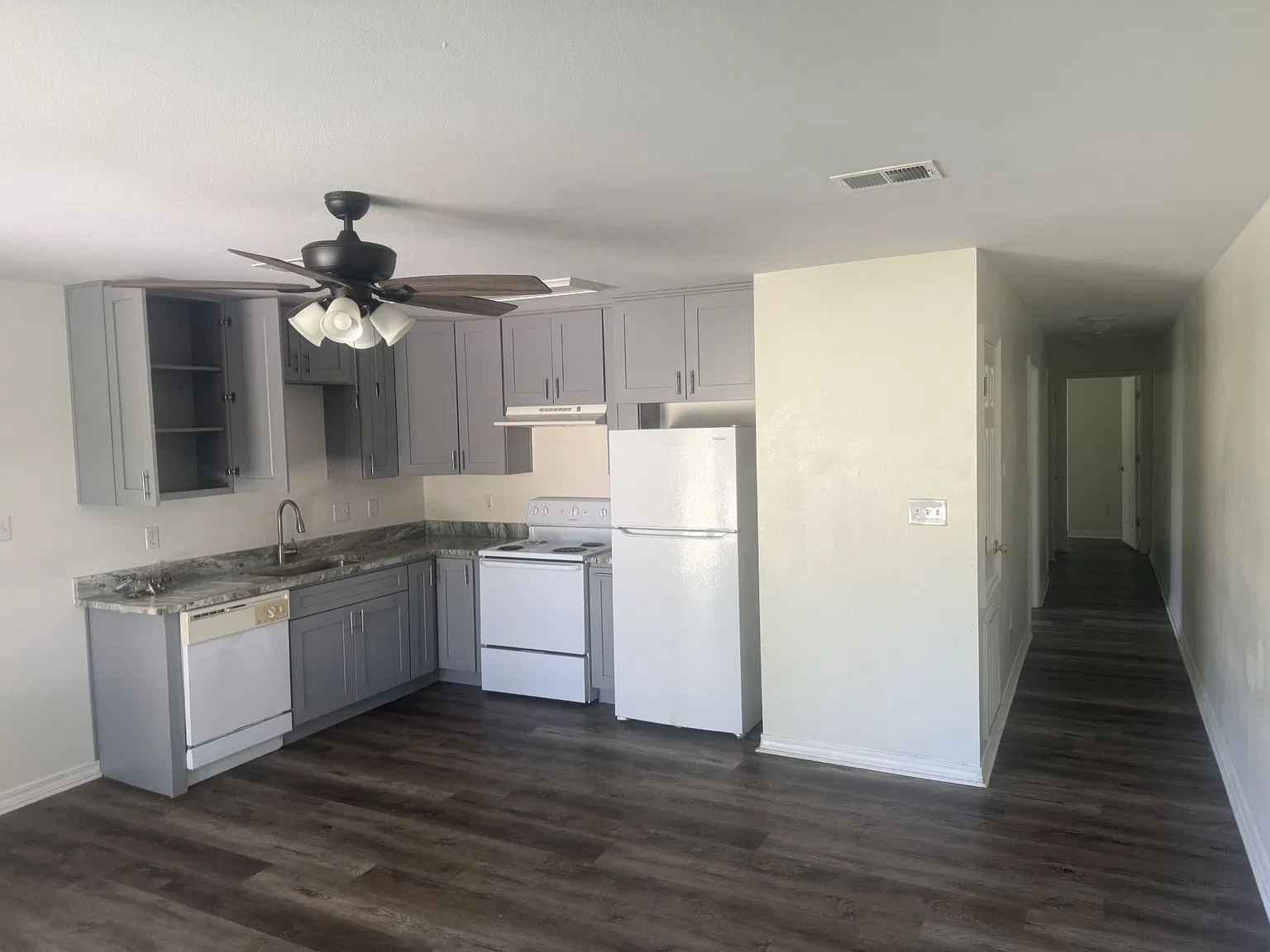 2 bed, 950 sqft, $1,325 — Photo 2