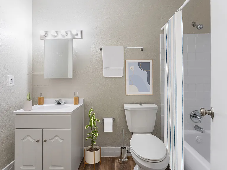 Kings Trail Apartment Homes — Photo 7