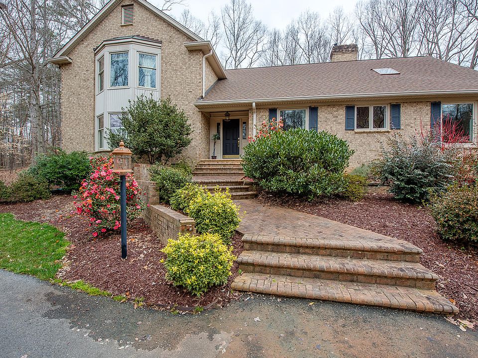 1st image of 3428 Country Club Dr