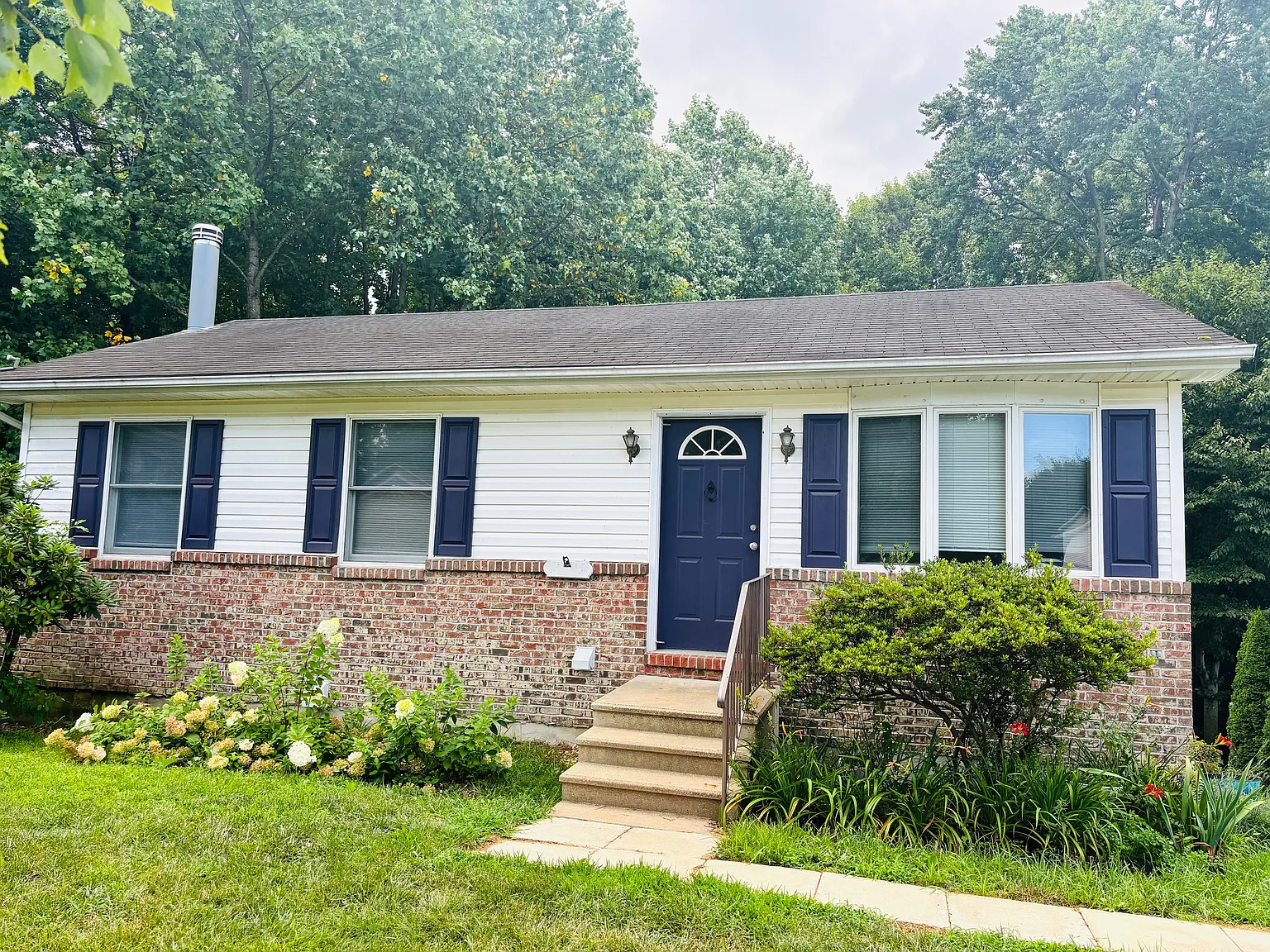 3 bed, 1004 sqft, $2,250 — Photo 1