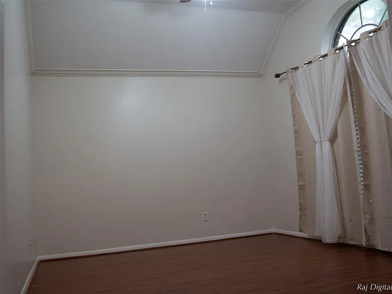 4918 Pinder Ln — Photo 3