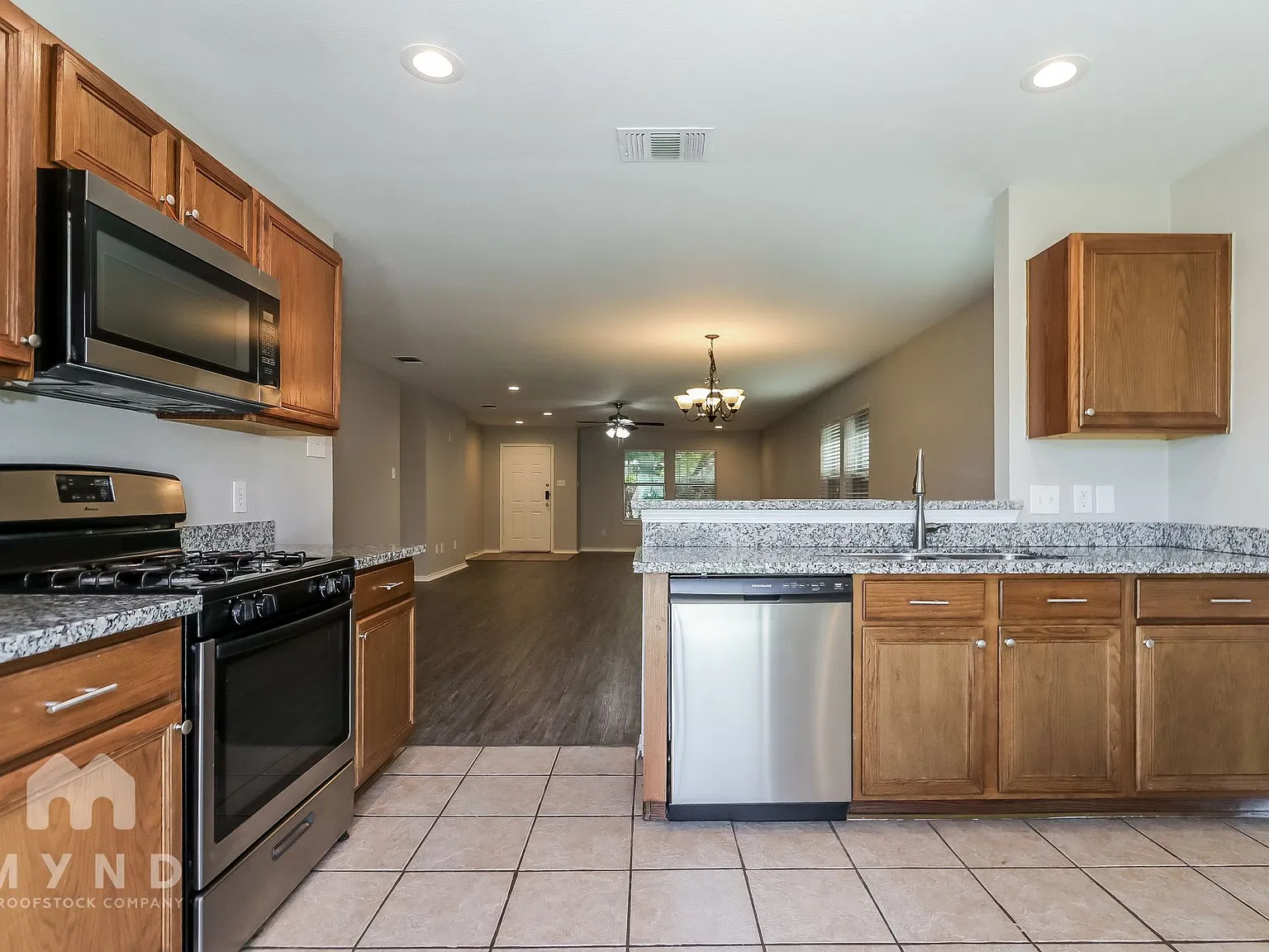 3 bed, 2.0 bath, 1538 sqft, $1,905 — Photo 3