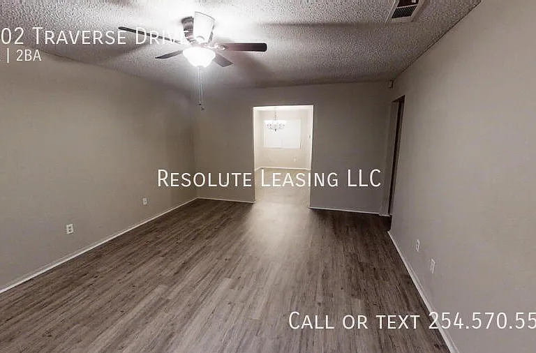 2302 Traverse Dr — Photo 3