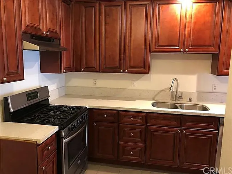 2 bed, 1.0 bath, 1302 sqft, $1,790 — Photo 4