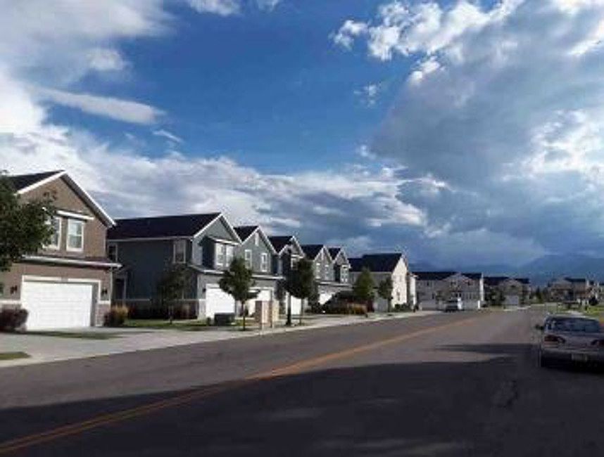 Exterior Neighborhood (street photo)