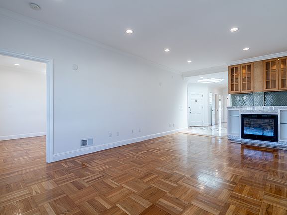 5th image of 2074 23rd Ave