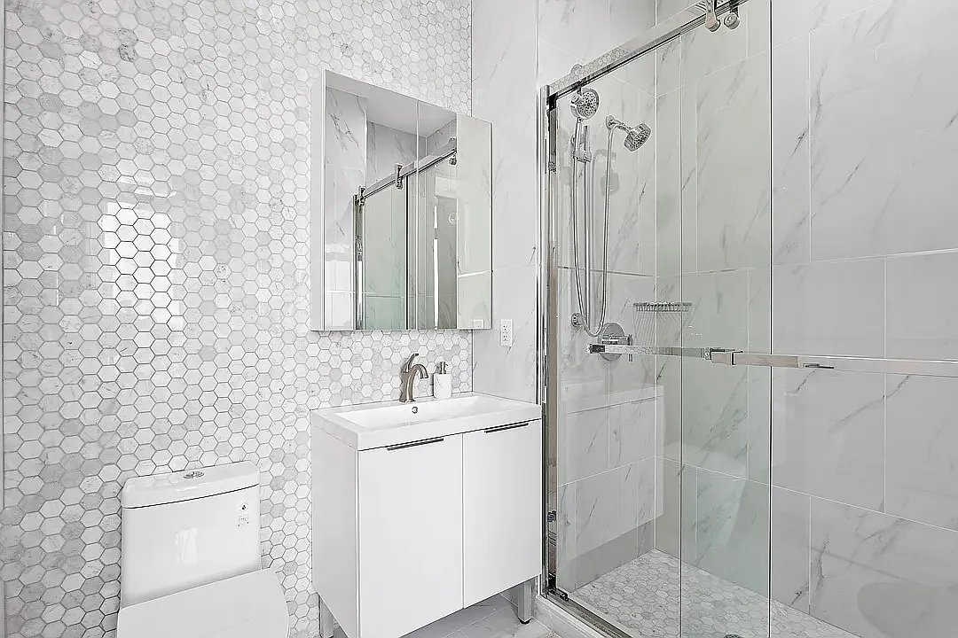 221 Sea Breeze Avenue — Photo 4