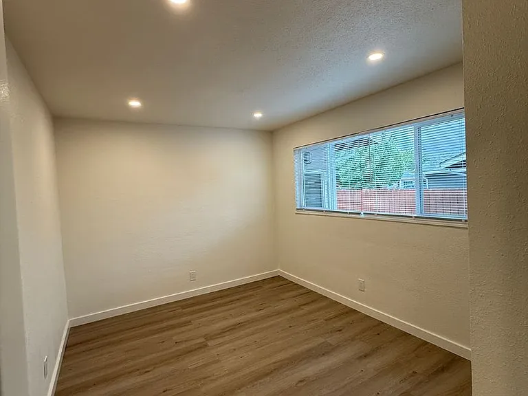 750 Topaz Dr — Photo 16